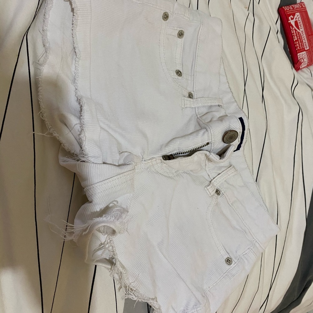 American eagle shorts color white